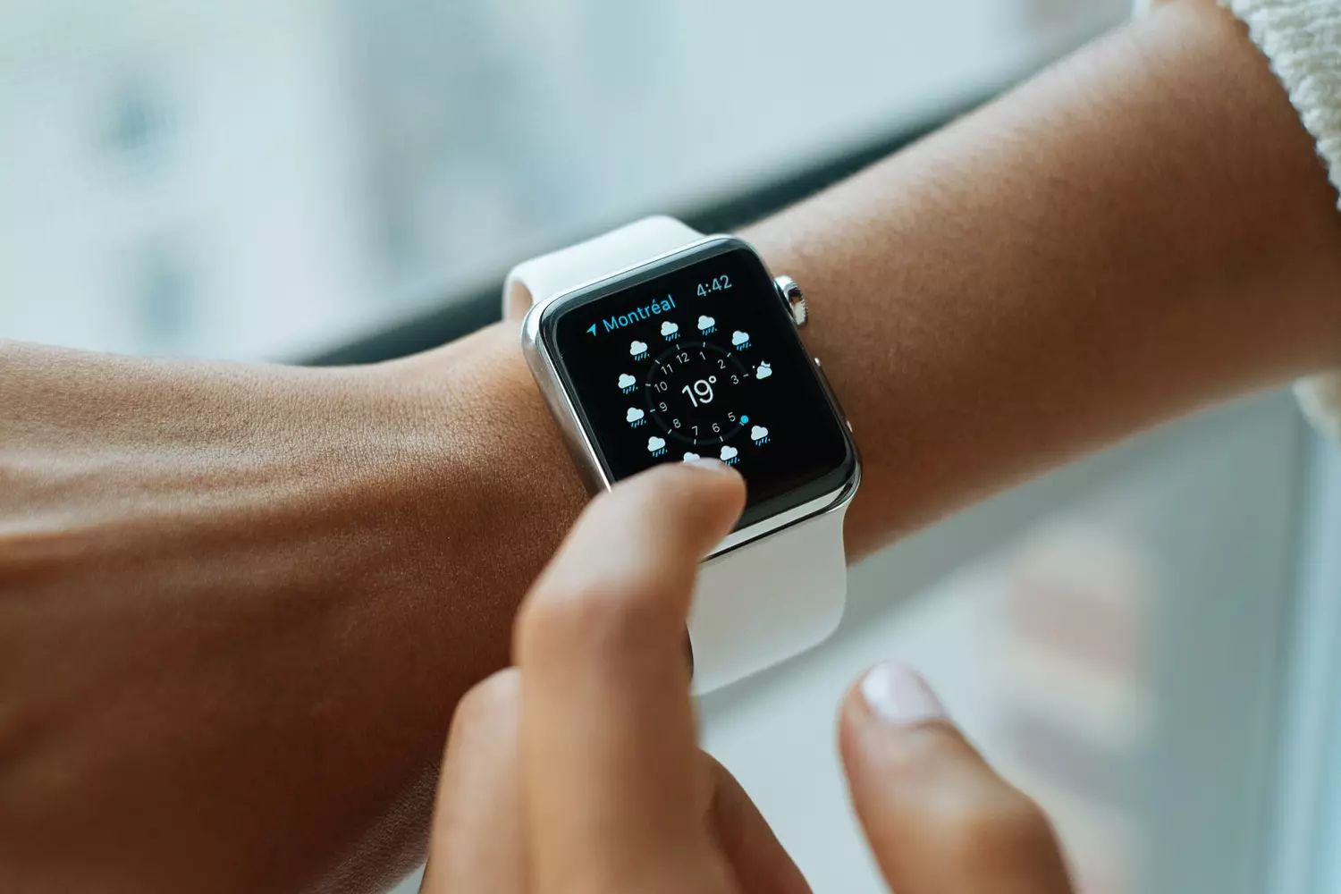 how-to-wear-apple-watch-on-right-wrist-2023