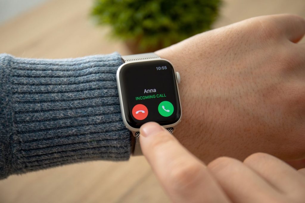 Answer Calls From Apple Watch