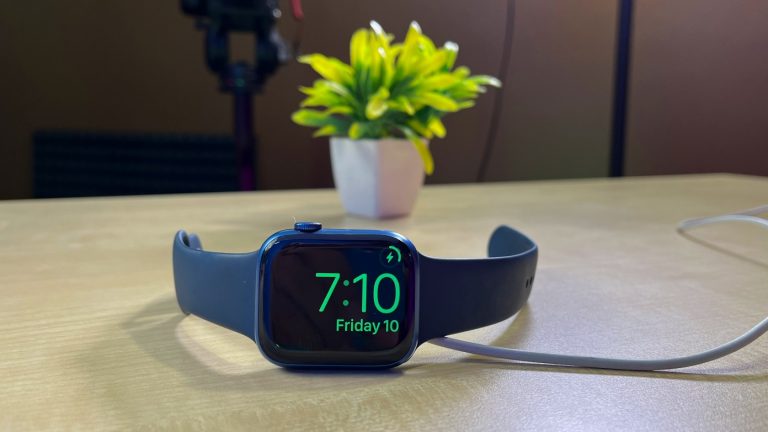 How to Charge Apple Watch 