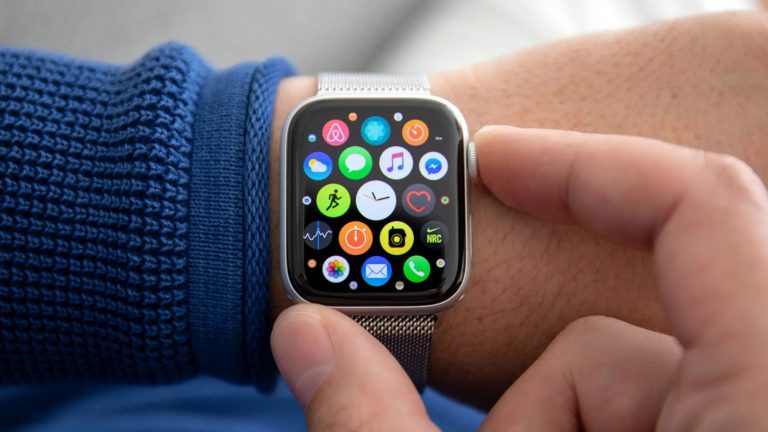 How to Zoom Out on Apple Watch